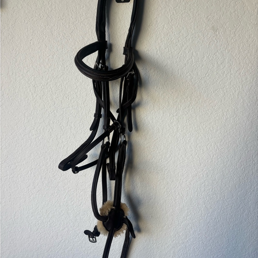 Pessoa dark brown figure 8 bridal